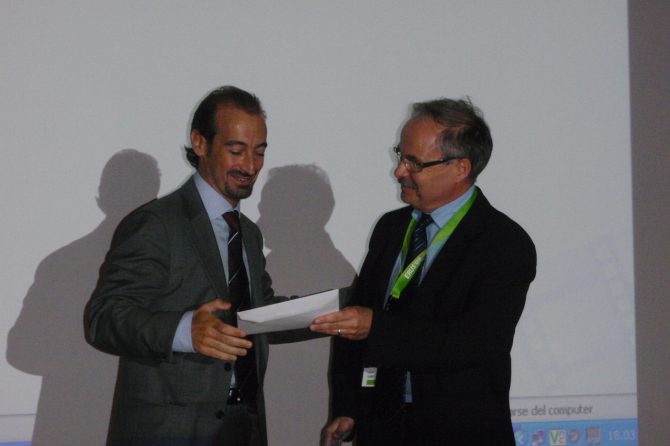 Visite la pagina web http://www.erus2009.com para ver los resumenes de todo el evento. En la fotografia el Dr. Jose Gregorio Pereira de Urologia Clinica, recibiendo el premio al mejor video del congreso.  Comparte la noticia!    Agenda IV REUNION MULTIDISCIPLINAR DE CANCER DE PRÓSTATA 20 junio, 2016 Ultimas noticias  BIOPSIA PROSTÁTICA DIRIGIDA POR MICRO-ULTRASONIDOS 26 marzo, 2021  LA UNIDAD DE